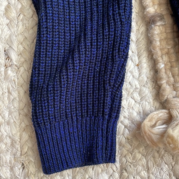 Excellent condition navy sweater! - Picture 3 of 5